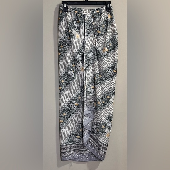 NWOT Cynthia Toung Gray flora skirt or sarong size medium - Picture 1 of 9